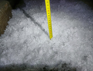 Zateplení stropu rodinného domu pomocí foukané izolace